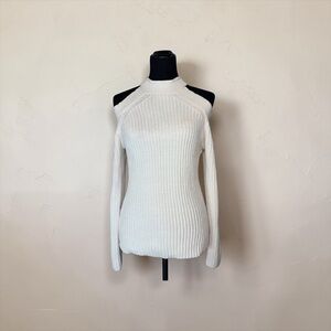 GUESS SIZE MEDIUM SWEATER